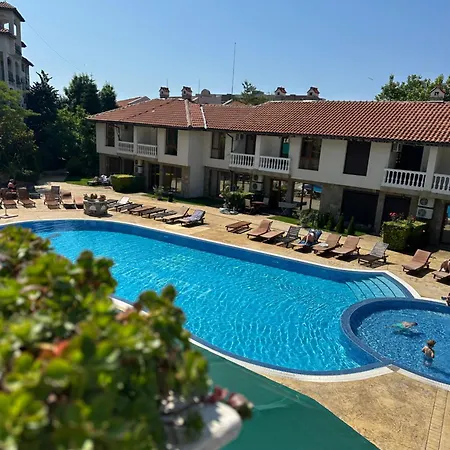 аппартамент в триумфе святой влас 300м от моря, бассейн. Lägenhet *