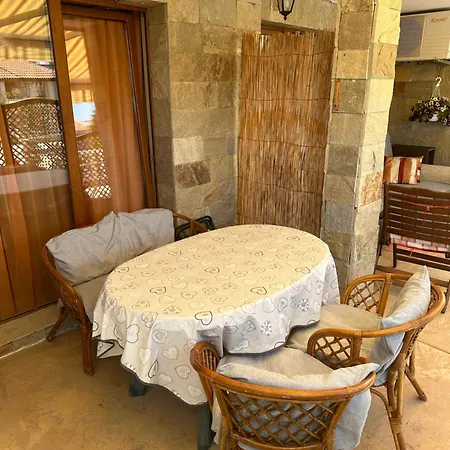 아파트 аппартамент в триумфе святой влас 300м от моря, бассейн.