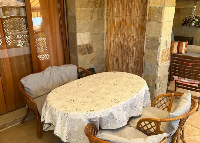 アパート аппартамент в триумфе святой влас 300м от моря, бассейн.